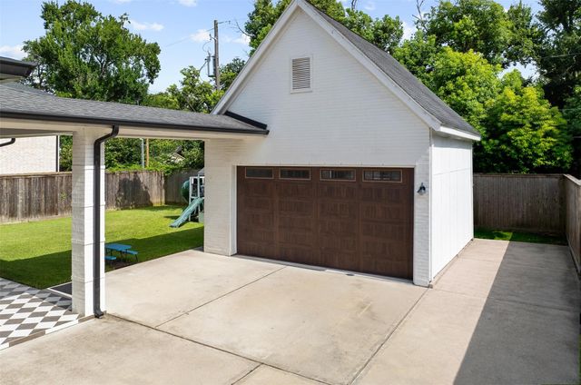 215 W 34th Street, Houston, TX 77018