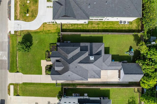 215 W 34th Street, Houston, TX 77018