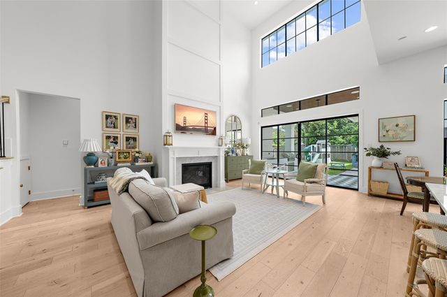 215 W 34th Street, Houston, TX 77018