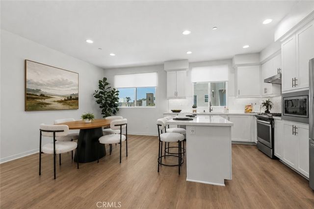 250 Novel, Irvine, CA 92618