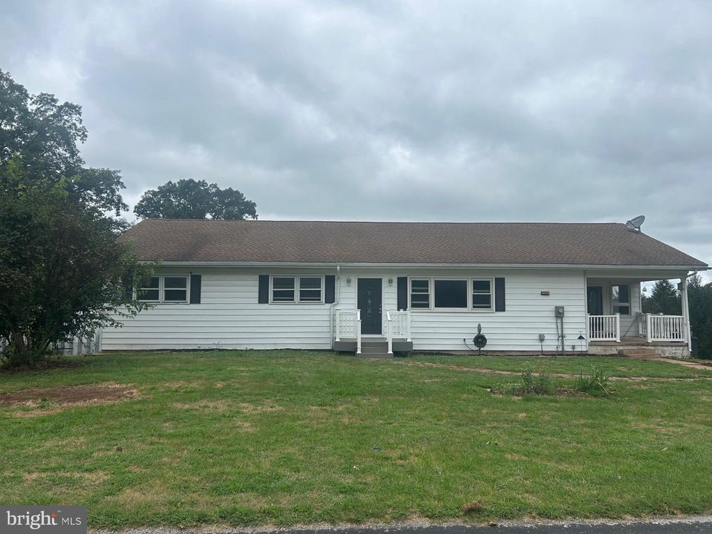 107 PICKETT RD, Dover, PA 17315