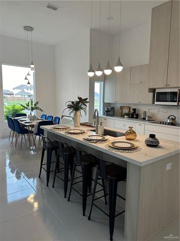 1912 E Ridgeway Circle, Edinburg, TX 78542