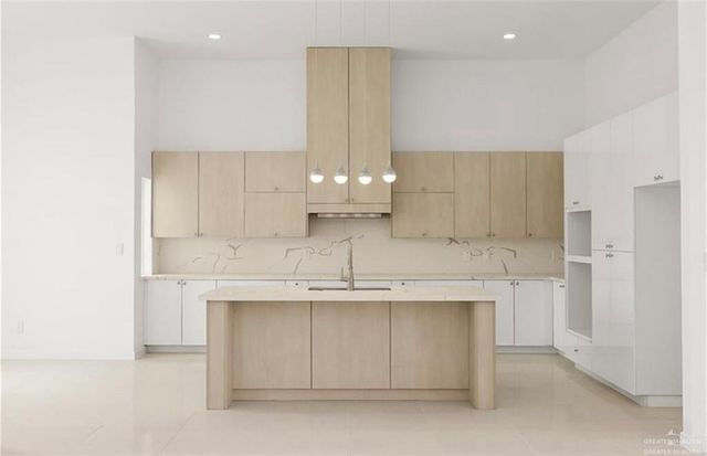 1912 E Ridgeway Circle, Edinburg, TX 78542