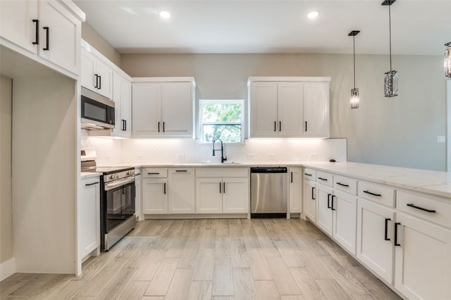 706 Perry Avenue, Waxahachie, TX 75165