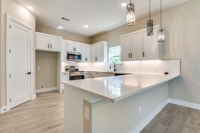 706 Perry Avenue, Waxahachie, TX 75165