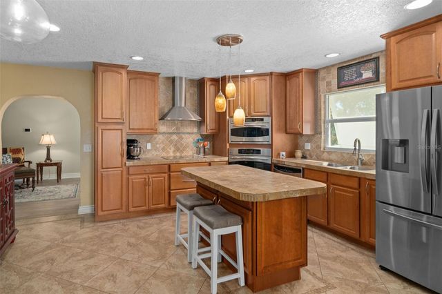 502 3RD AVENUE SE, Ruskin, FL 33570