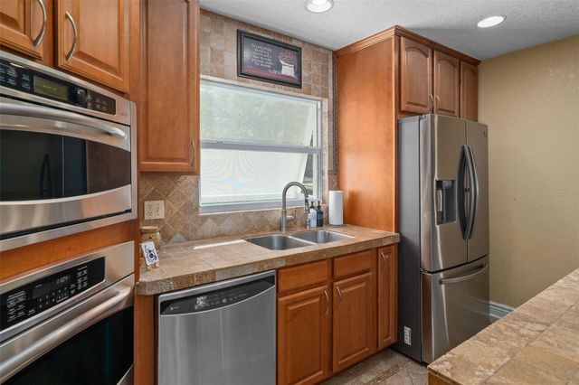 502 3RD AVENUE SE, Ruskin, FL 33570