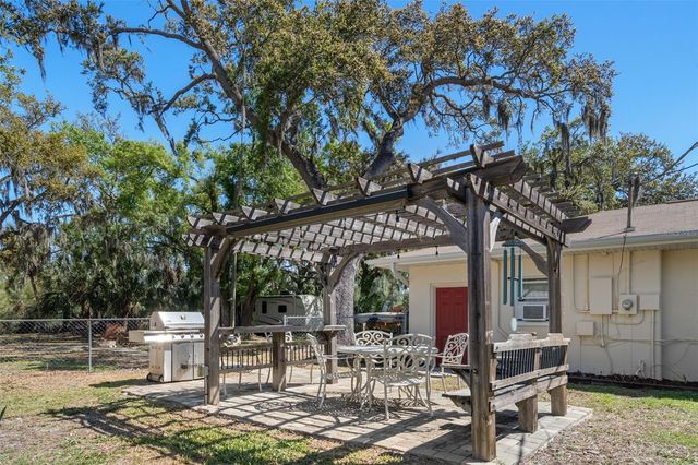 502 3RD AVENUE SE, Ruskin, FL 33570