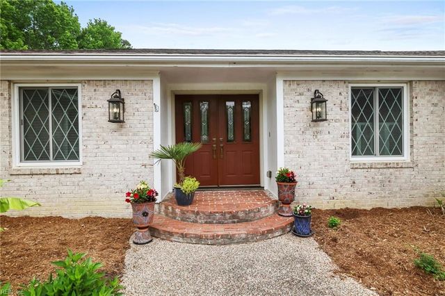 2608 E Lake DR, Virginia Beach, VA 23454