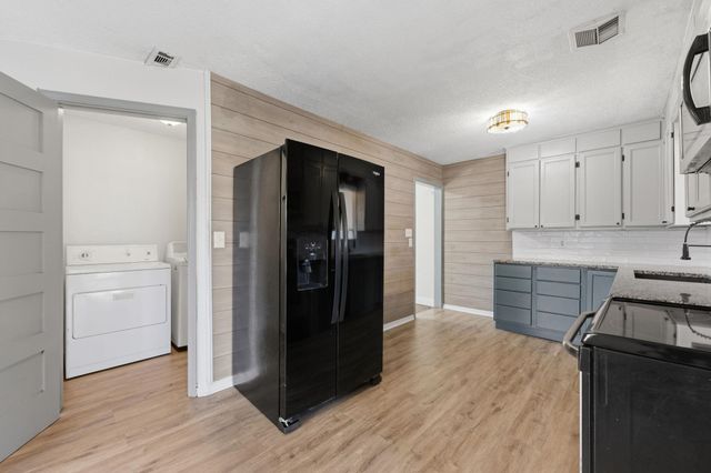 2909 S Martinson, Wichita, KS 67217