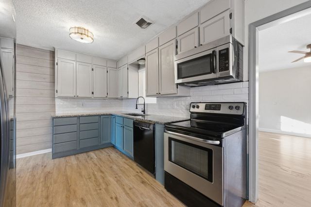 2909 S Martinson, Wichita, KS 67217