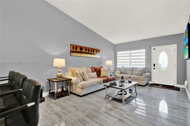 7462 W 29th Way, Hialeah, FL 33018