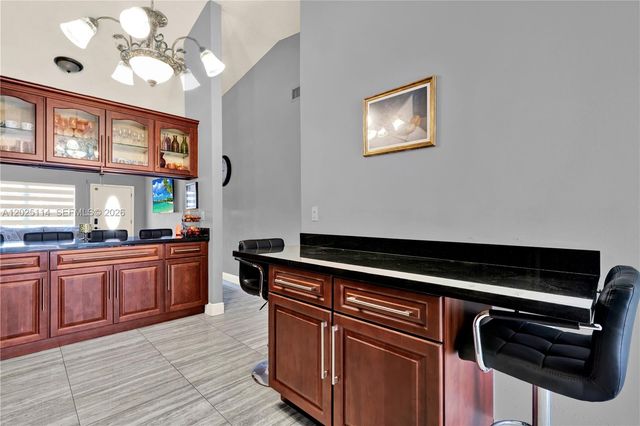 7462 W 29th Way, Hialeah, FL 33018
