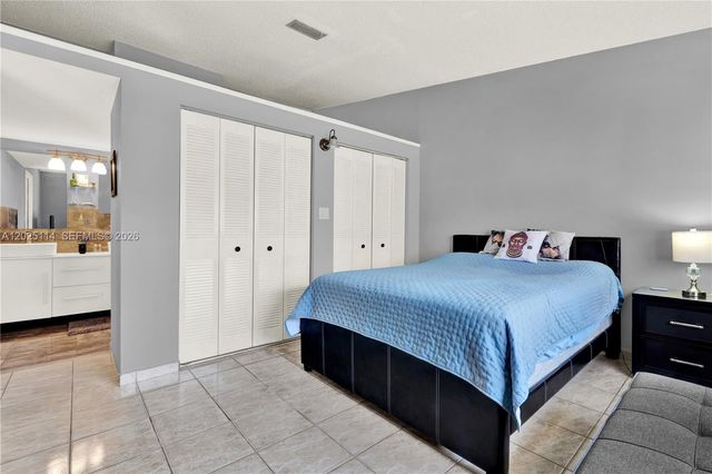 7462 W 29th Way, Hialeah, FL 33018