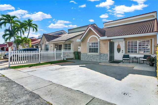 7462 W 29th Way, Hialeah, FL 33018
