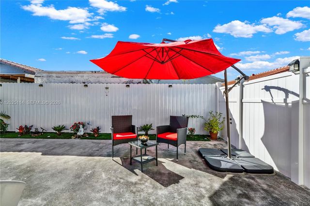7462 W 29th Way, Hialeah, FL 33018