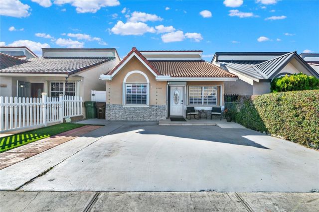 7462 W 29th Way, Hialeah, FL 33018