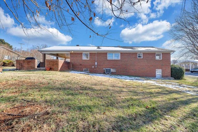 470 Hilltop Drive DR, Rocky Mount, VA 24151