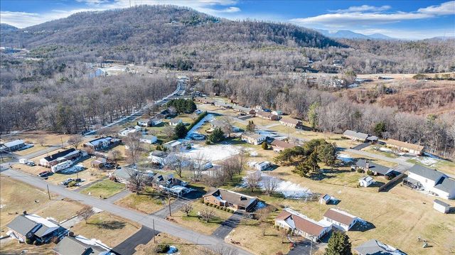 470 Hilltop Drive DR, Rocky Mount, VA 24151