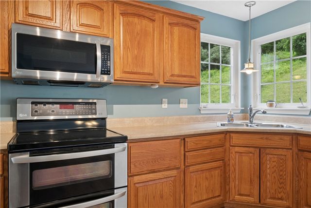 801 Norwegian Spruce Dr, Mars Boro, PA 16046