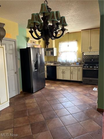 1355 Highland Avenue, Cambridge, OH 43725