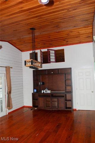 1355 Highland Avenue, Cambridge, OH 43725