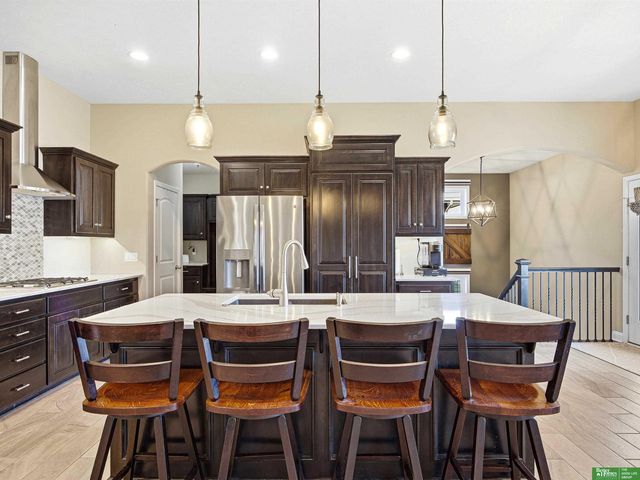 18620 Schofield Drive, Omaha, NE 68136