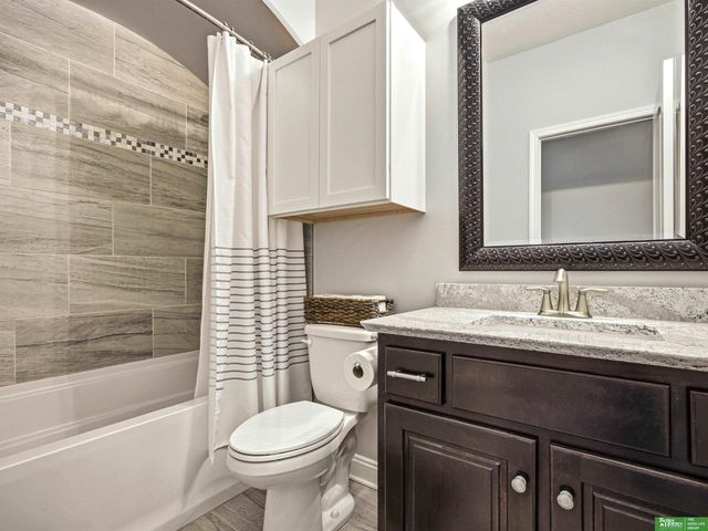 18620 Schofield Drive, Omaha, NE 68136