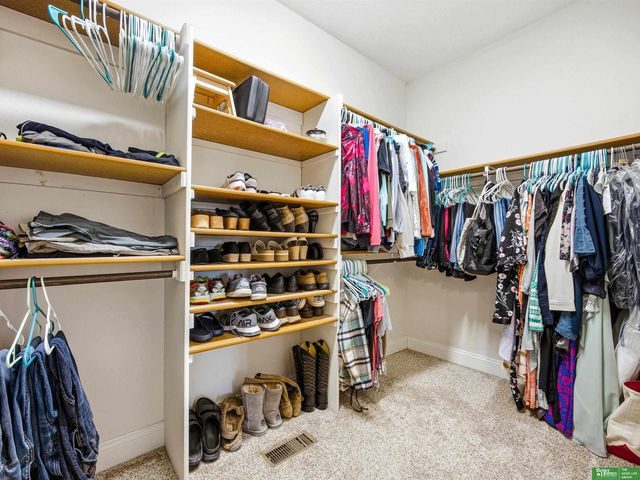 18620 Schofield Drive, Omaha, NE 68136