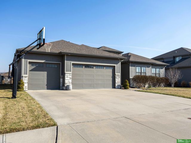 18620 Schofield Drive, Omaha, NE 68136