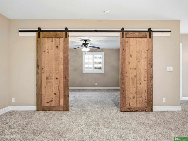 18620 Schofield Drive, Omaha, NE 68136