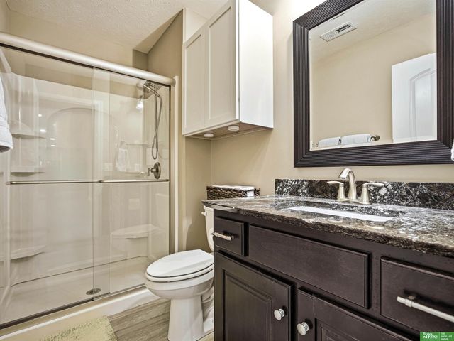 18620 Schofield Drive, Omaha, NE 68136