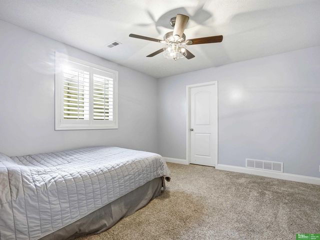 18620 Schofield Drive, Omaha, NE 68136