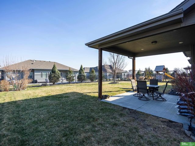 18620 Schofield Drive, Omaha, NE 68136