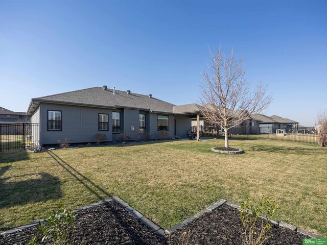 18620 Schofield Drive, Omaha, NE 68136