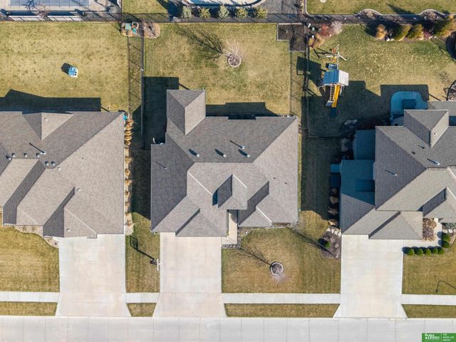 18620 Schofield Drive, Omaha, NE 68136