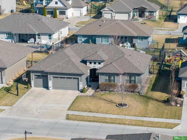 18620 Schofield Drive, Omaha, NE 68136