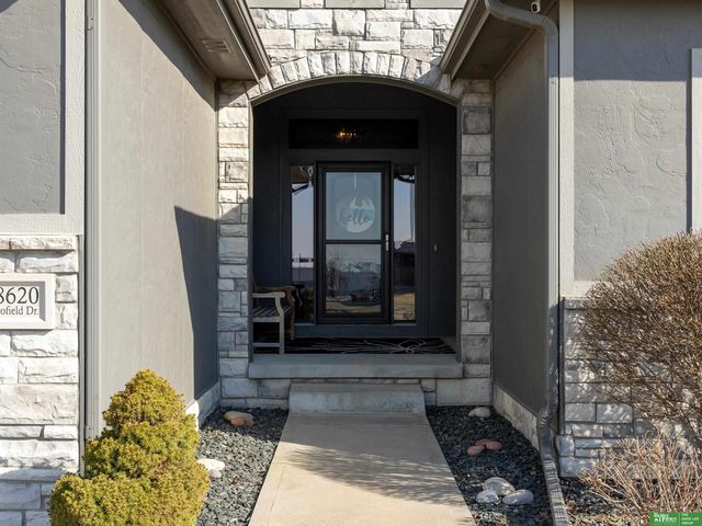 18620 Schofield Drive, Omaha, NE 68136
