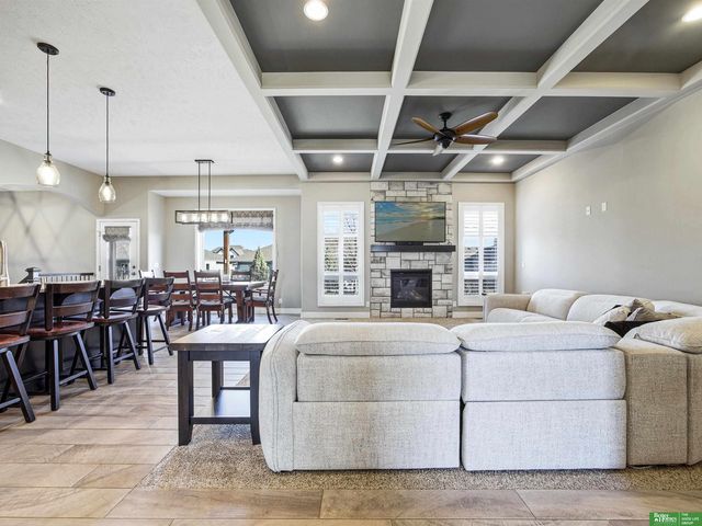 18620 Schofield Drive, Omaha, NE 68136