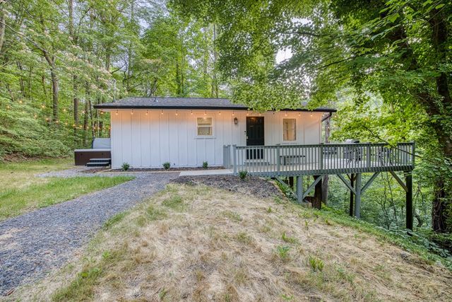 192 Possum Holler Road, Ellijay, GA 30536