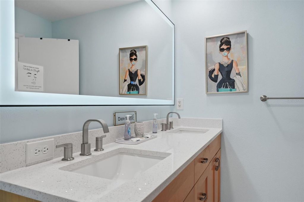 Image 28 of property listing at 7719 25TH AVENUE W, Bradenton, FL 34209