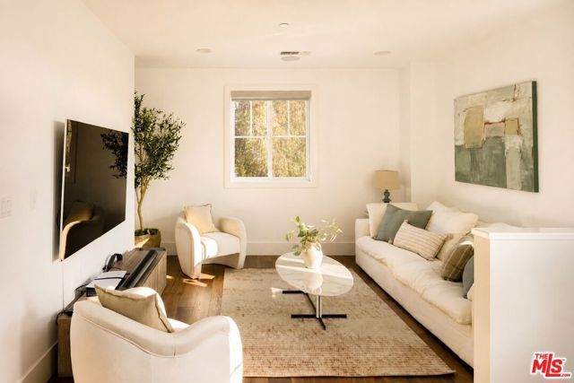 11420 Biona Drive, Los Angeles, CA 90066