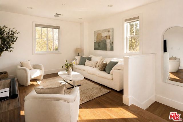 11420 Biona Drive, Los Angeles, CA 90066
