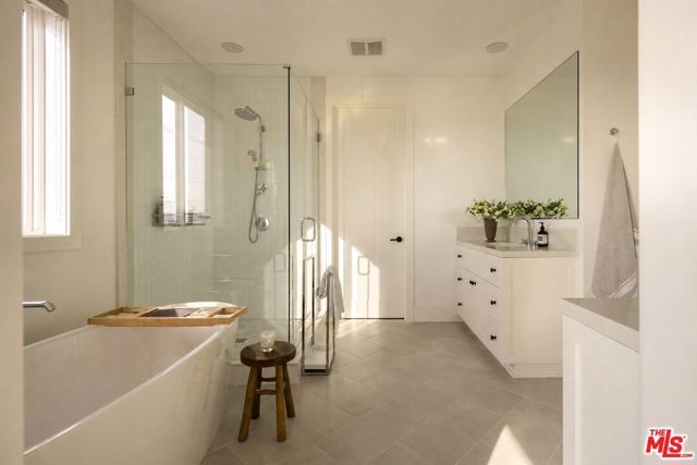 11420 Biona Drive, Los Angeles, CA 90066