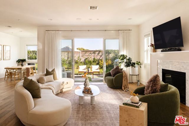 11420 Biona Drive, Los Angeles, CA 90066