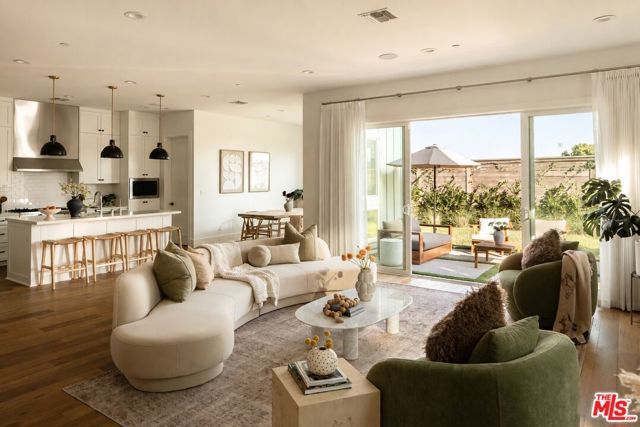 11420 Biona Drive, Los Angeles, CA 90066