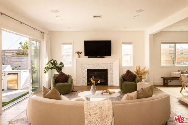 11420 Biona Drive, Los Angeles, CA 90066
