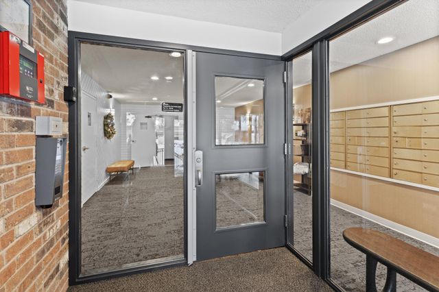 7500 Cahill Road 103C, Edina, MN 55439