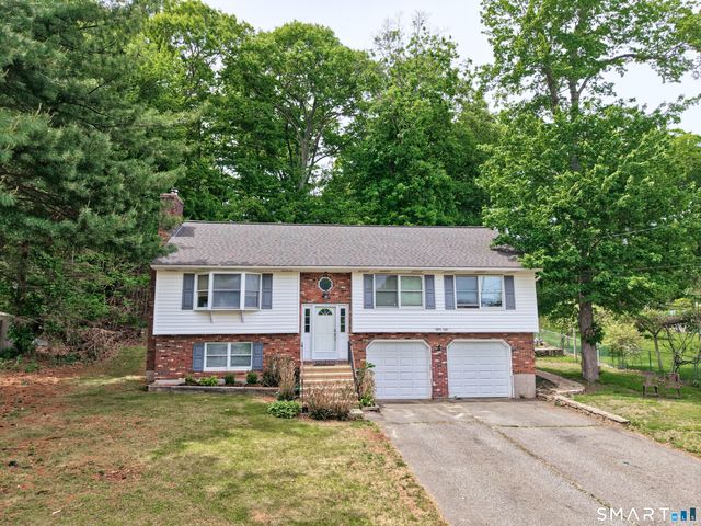 58 Oak Hollow Drive, Waterbury, CT 06708