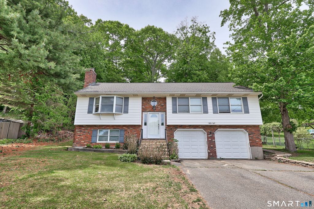 58 Oak Hollow Drive, Waterbury, CT 06708